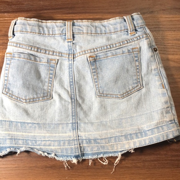 Crazy 8 distressed /fringe light denim jean skirt - Picture 3 of 4
